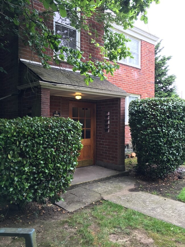 Building Photo - 5540 NE Sandycrest Terrace