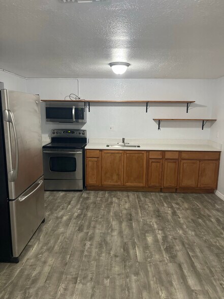 Building Photo - 1335 E Bay St