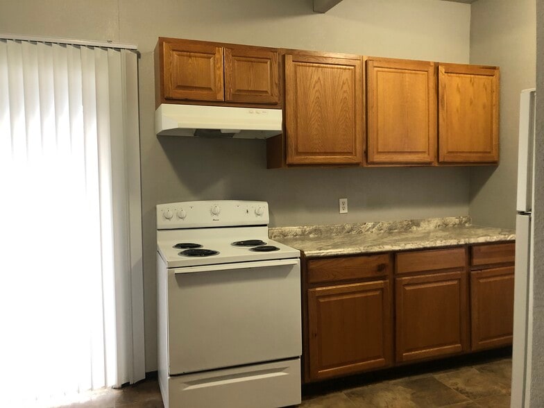 Building Photo - 425 NE Campus St