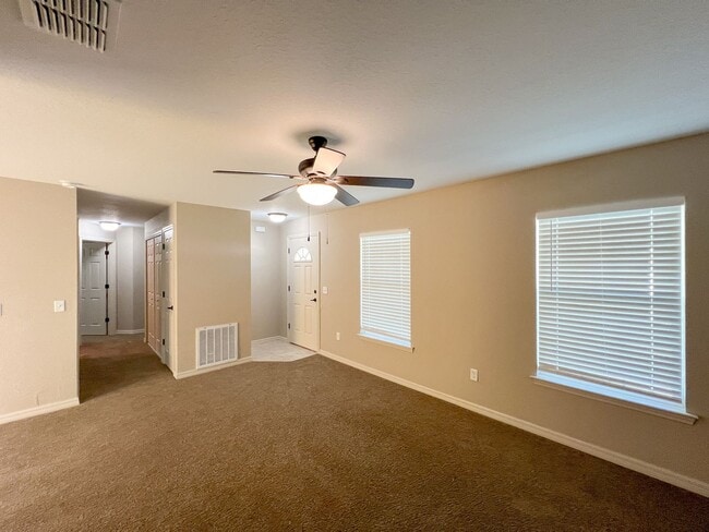 Building Photo - BEAUTIFUL 3 BD/2BA Home in Beautiful Ocala!!!