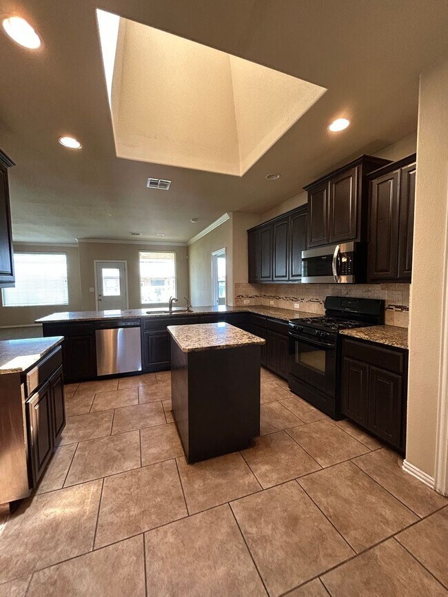 Building Photo - Beautiful 3-Bedroom Home with Den and Fire...