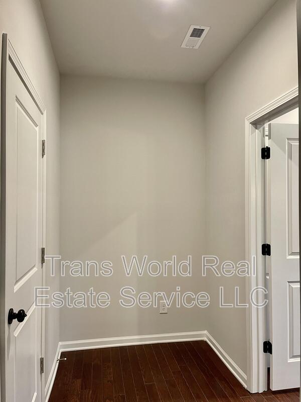 Building Photo - 5899 Wheeler Ridge Rd
