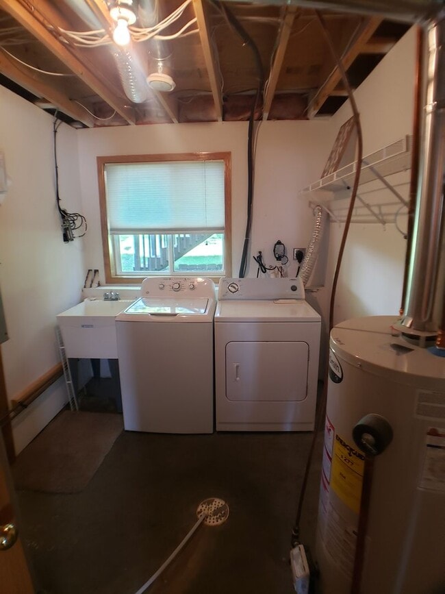 Building Photo - Beautiful 4 Bedroom House in Prescott, WI!...