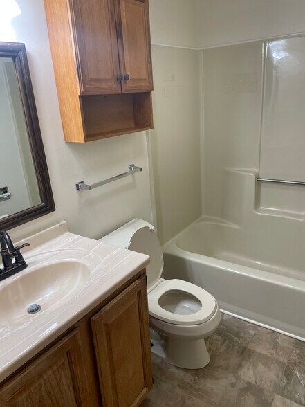 Building Photo - 820 State St