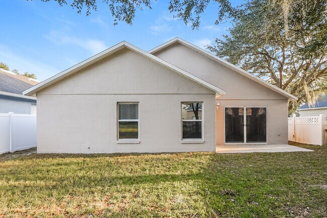 Building Photo - 13621 Meadowpark Ave