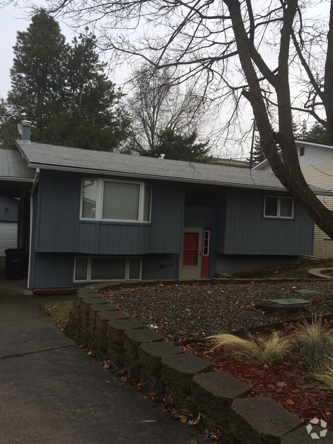Building Photo - 4 Bd/2.5 Ba Home on Military Hill