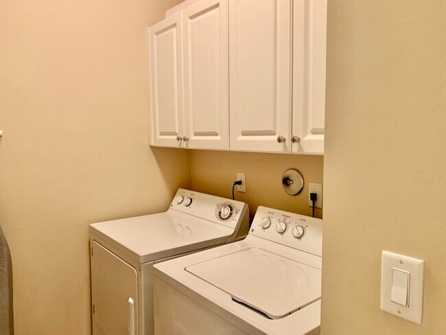 Building Photo - 5620 NE Trieste Terrace
