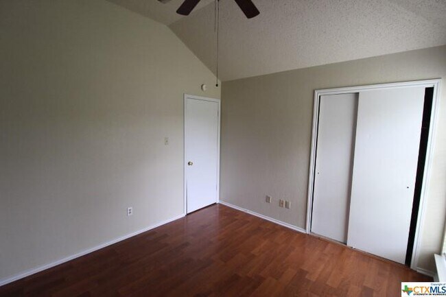 Building Photo - 2305 Woodlands Dr