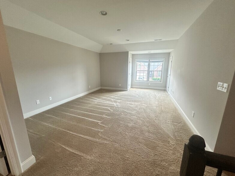 Building Photo - 1826 Shadyside Ln