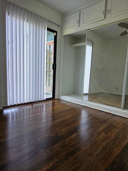 Building Photo - 3528 Laurel Ave