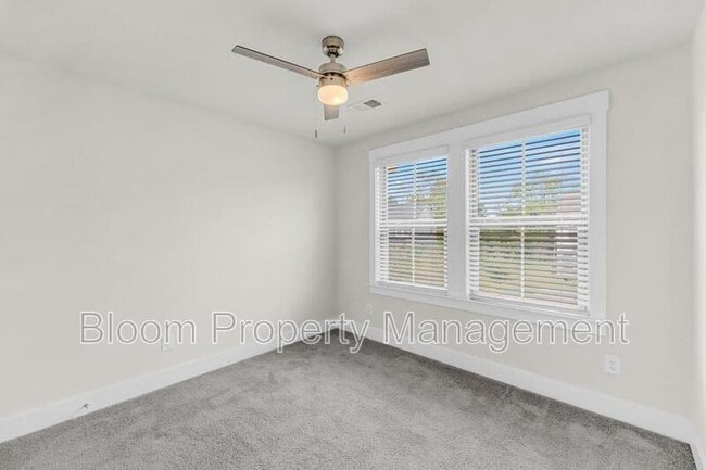 Building Photo - 7770 Park Gate Dr