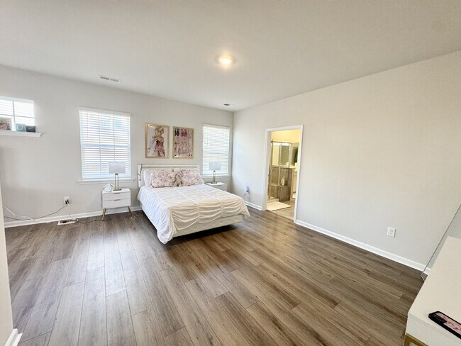 Building Photo - Spacious 4-Bedroom Home w/ 3 Full Baths on Somerset Lane in Central, SC