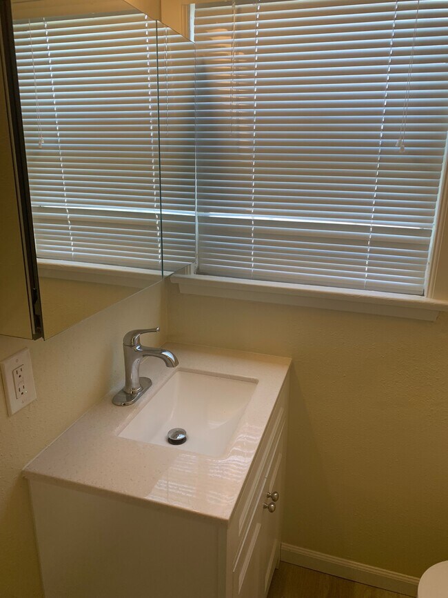 Building Photo - 2228 Thurman Ave