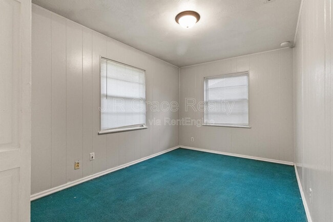 Building Photo - 209 S Rita St