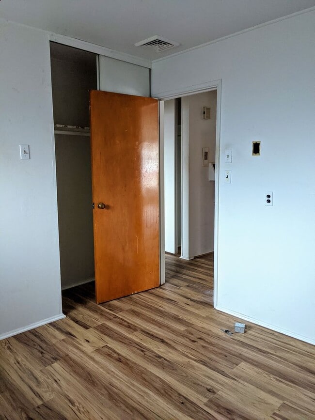 Building Photo - 17 Montvale Rd