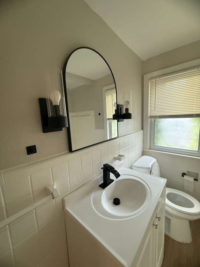 Building Photo - 3-Bedroom Gem on Indiana St with Spacious ...