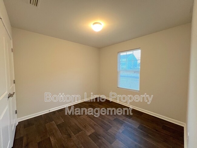 Building Photo - 636 Newfound Hollow Dr