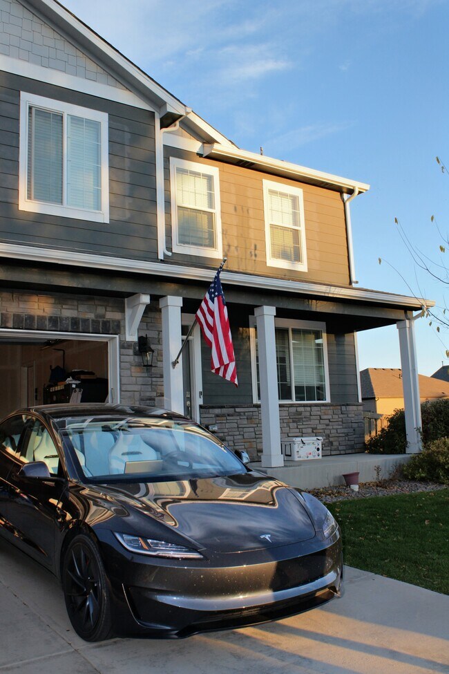 Building Photo - 415 3rd St