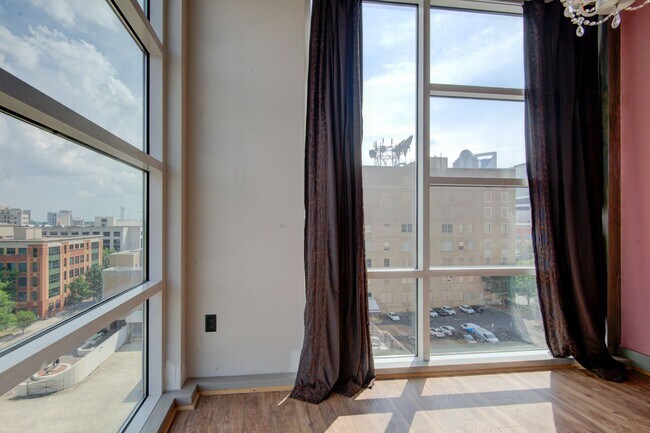 Building Photo - COMING SOON! Affordable Comfort: 1BR/1BA C...