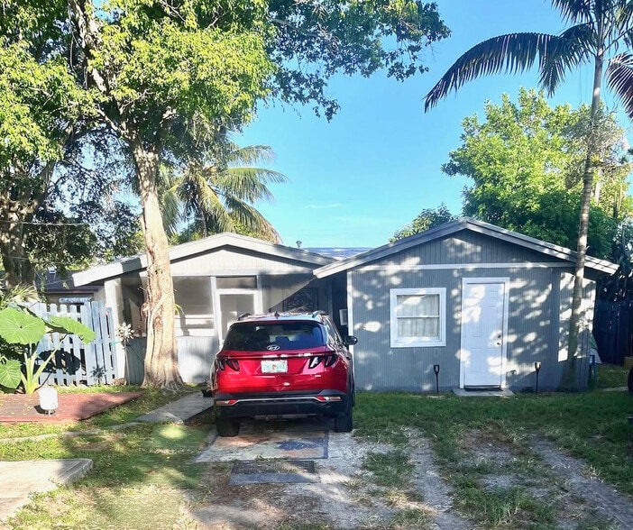 Primary Photo - 1537 SW 44th Ave