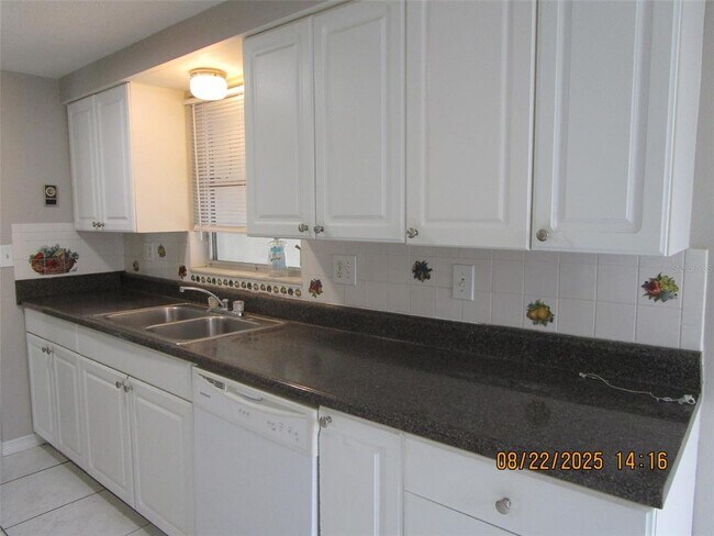 Building Photo - 1155 Royalwood Dr