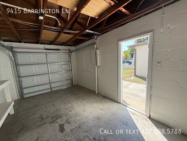 Building Photo - 9415 Barrington Ln