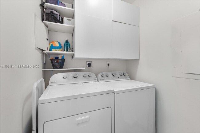 Building Photo - 18101 Collins Ave