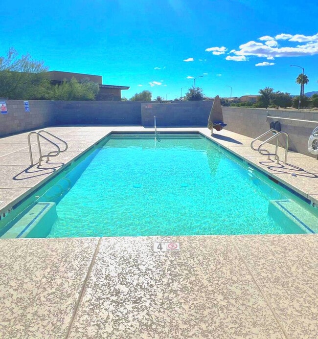 Building Photo - 16601 N Parkview Pl