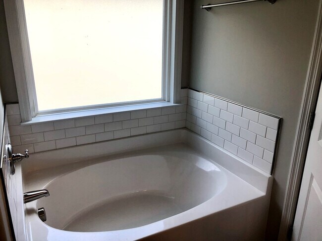 Building Photo - 522 Thrasher Trl