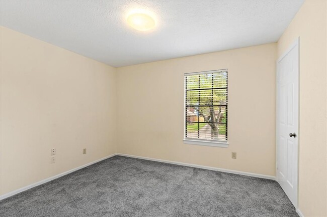 Building Photo - 3807 Forest Village Dr