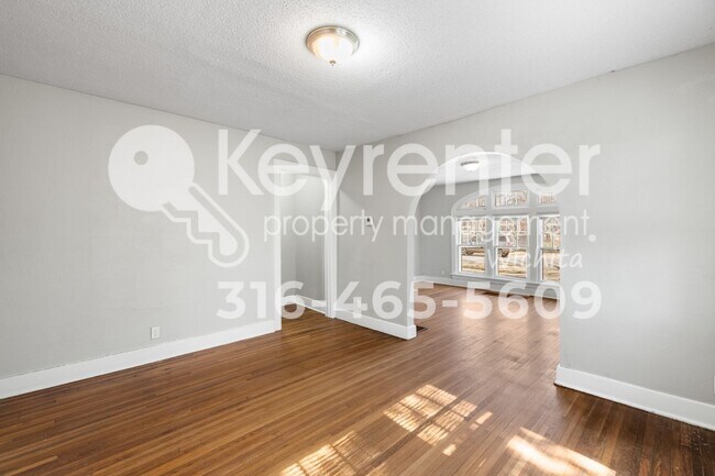 Building Photo - 1549 N Holyoke Ave