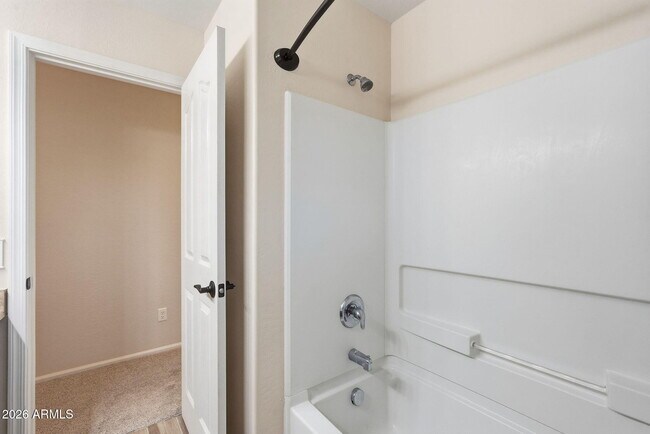 Building Photo - 1006 S Deerfield Ln