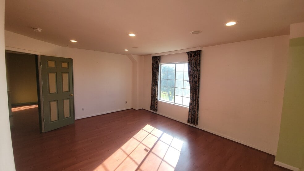 Building Photo - 1537 Hermocilla Way