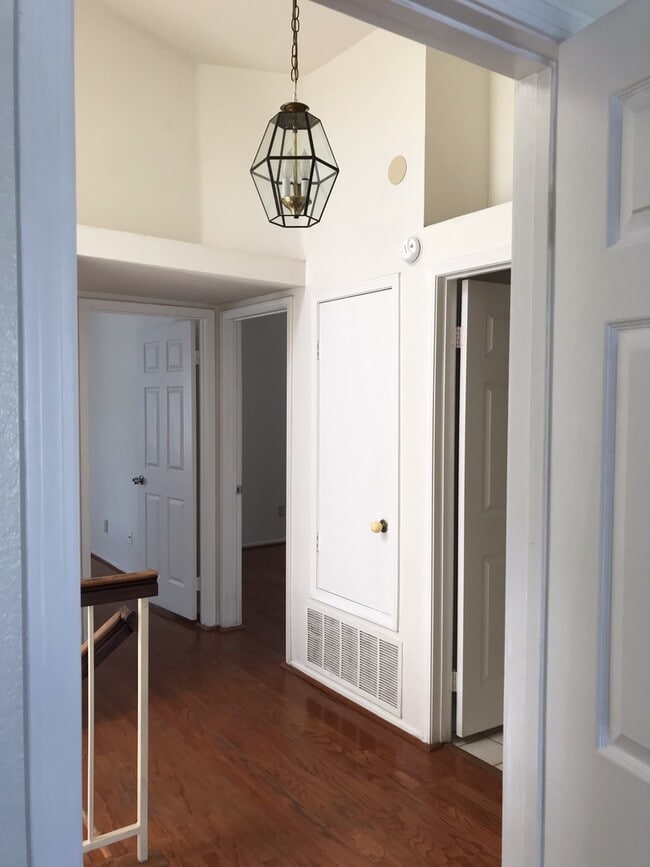 Building Photo - 4bd 3ba Charming Home For Rent!