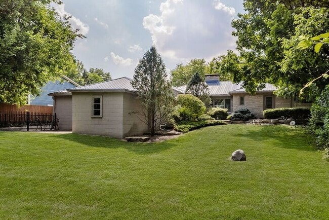 Building Photo - Elegant Updated Meridian-Kessler Home on E...