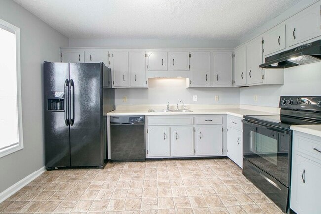 Building Photo - 1212 Kendall Dr