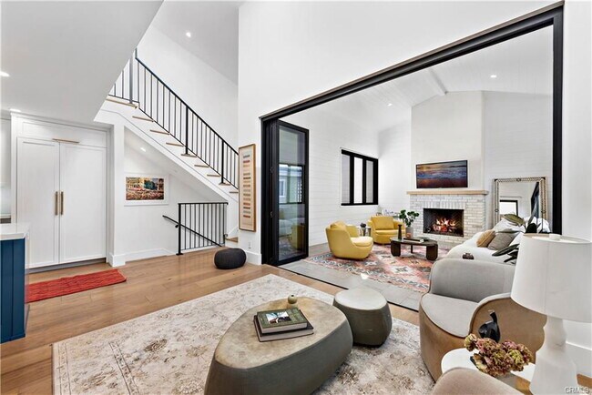 Building Photo - 616 1/2 Acacia Avenue, Newport Beach, CA 92625 - 2 BR 3 BA condo