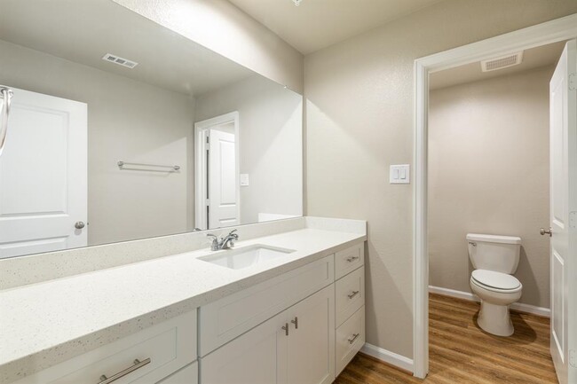Building Photo - 211 Park Place Cir
