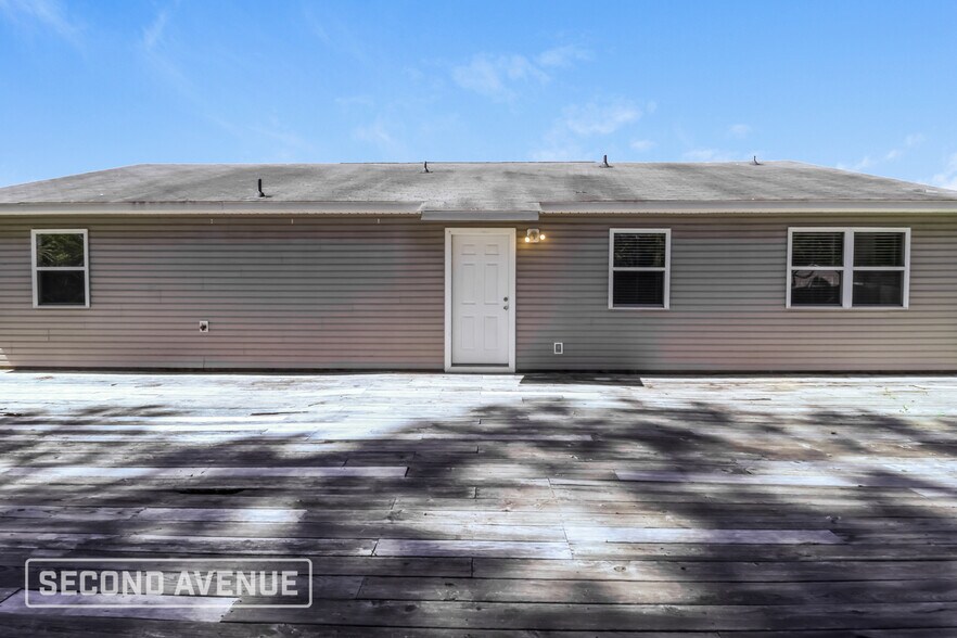 Building Photo - 209 Spring Branch Dr