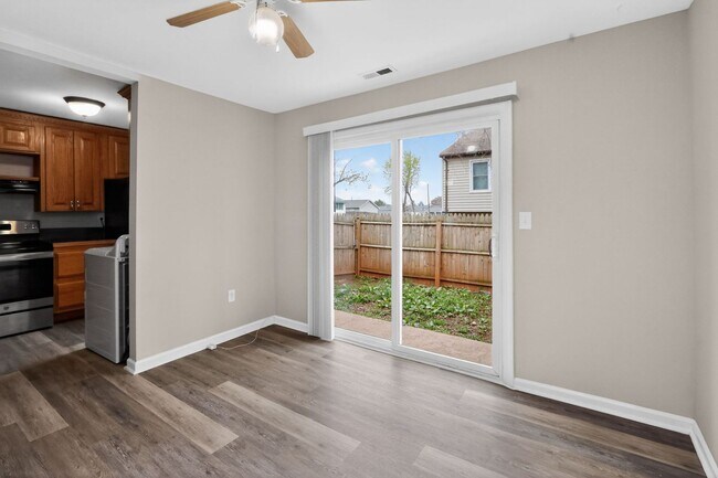 Building Photo - 3 Bedroom End Unit Townhouse in Culpeper