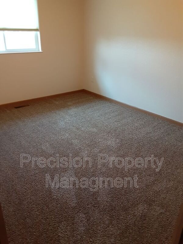 Building Photo - 2444 Merlot