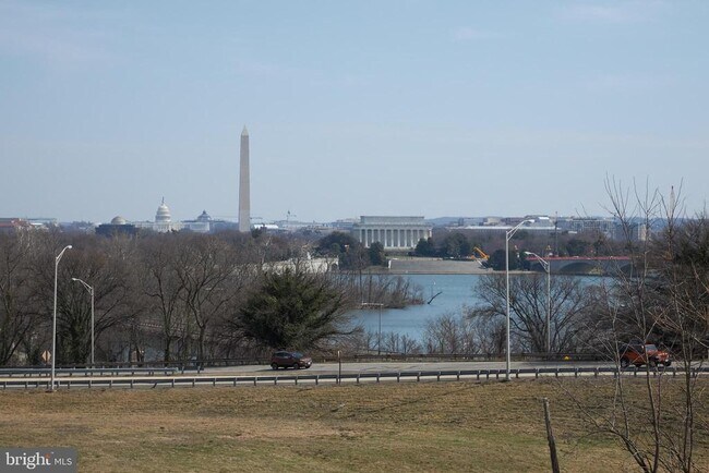 Building Photo - 1011 Arlington Blvd