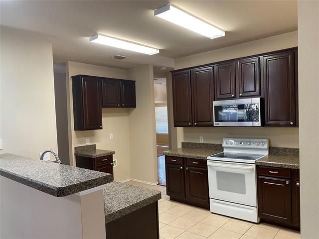 Building Photo - 1716 River Oaks Dr