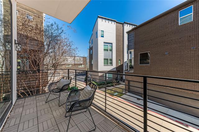 Building Photo - 381 E Greenbriar Ln