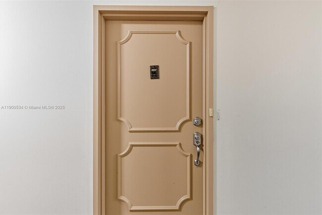 Building Photo - 1833 S Ocean Dr