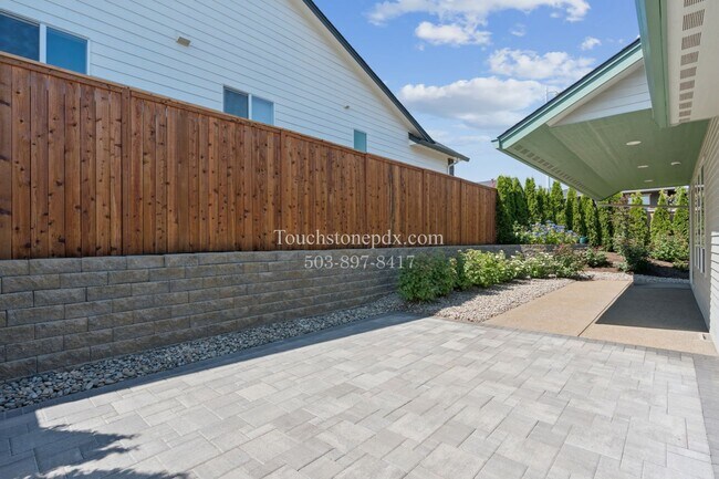 Building Photo - Stunning 3 BD, 2 BA Salem Home with Elegant Finishes!