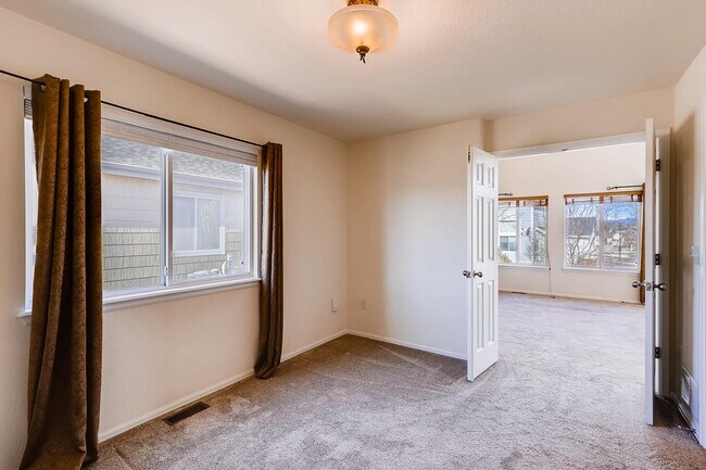 Building Photo - FABULOUS 3 BED/2.5 BATH HOME IN RENAISSANC...