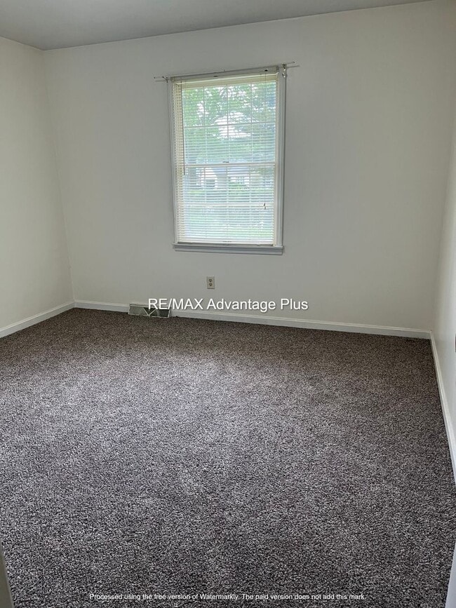 Building Photo - 1608 Redbud Cir