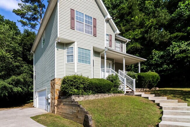 Building Photo - 1042 Whispering Woods Dr