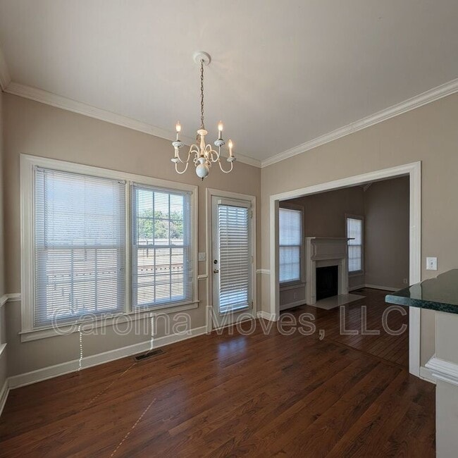 Building Photo - 33 Meadow Springs Ln